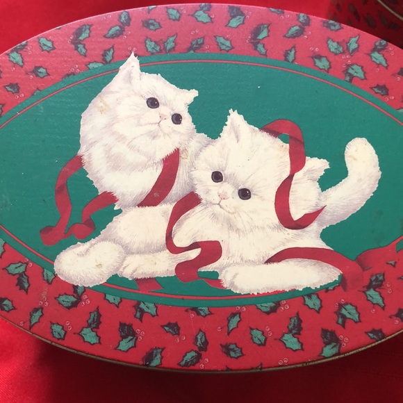 Vintage Stacking/Nesting Tins - Picture 2 of 16